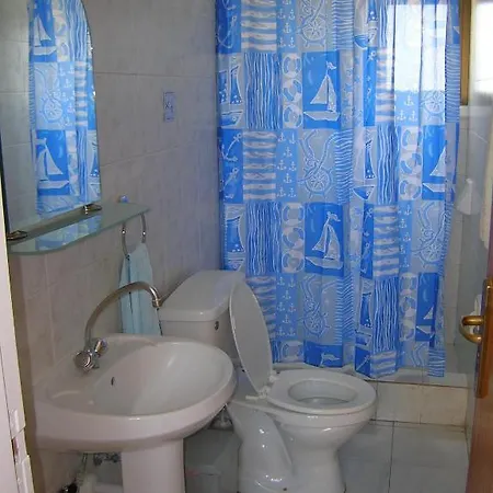 Marios מלון דירות 4*