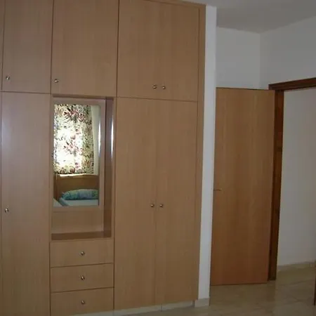 Marios מלון דירות 4*